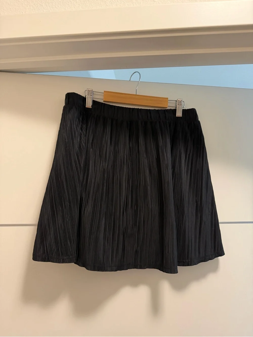 ALO Yoga Black Pleated Circle Skirt
